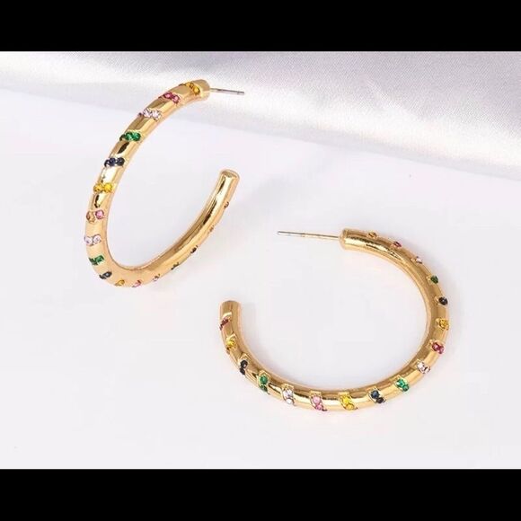 💙💙BOHO RAINBOW GOLD ROUND EARRINGS - Picture 1 of 2